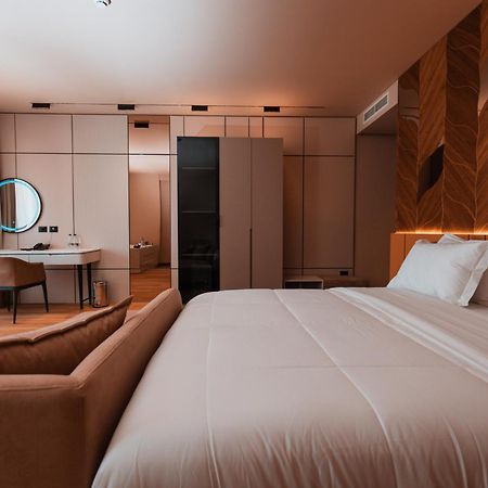 Royal G Deluxe Hotel Shkallnur Ngoại thất bức ảnh