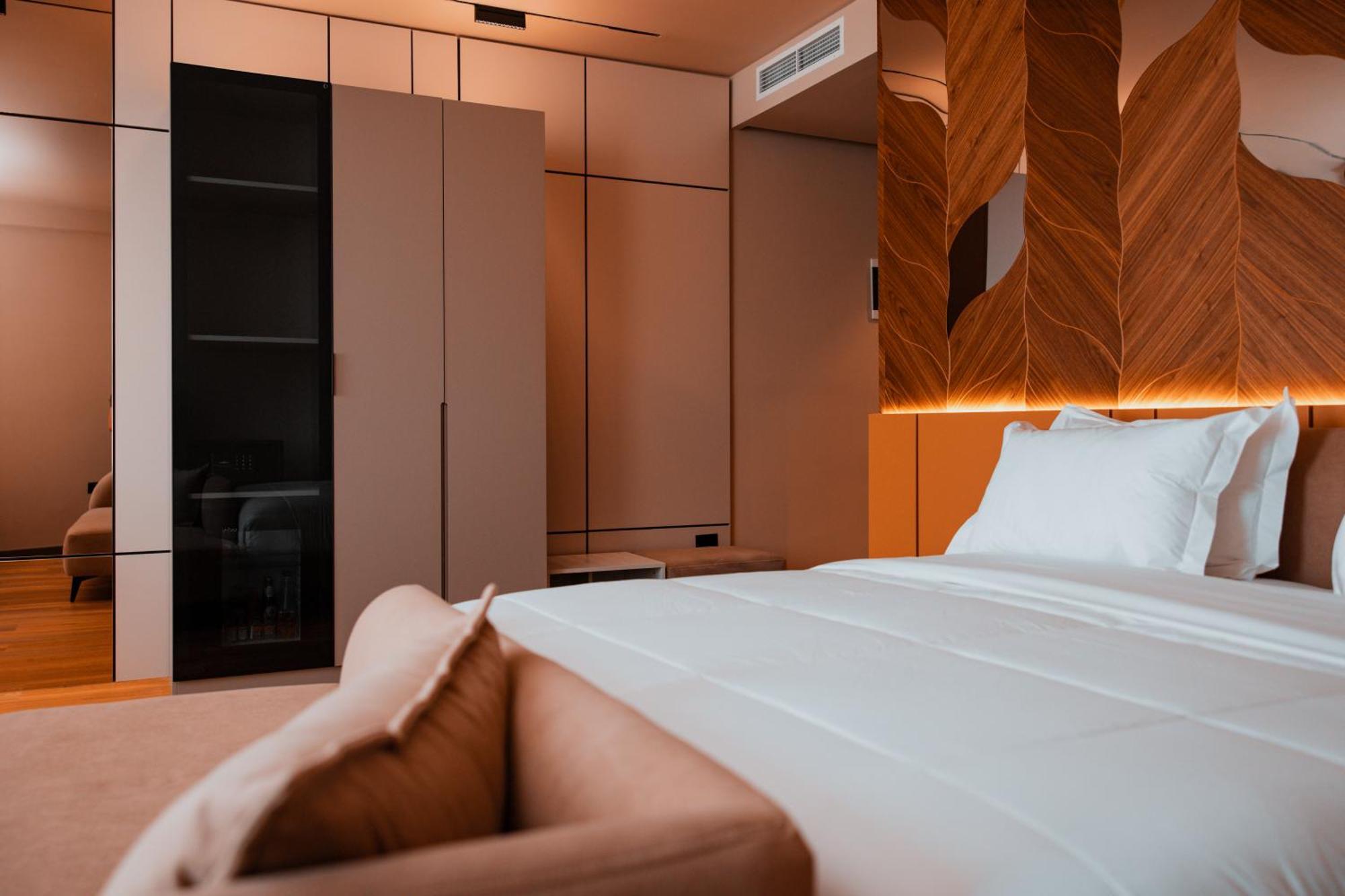 Royal G Deluxe Hotel Shkallnur Ngoại thất bức ảnh