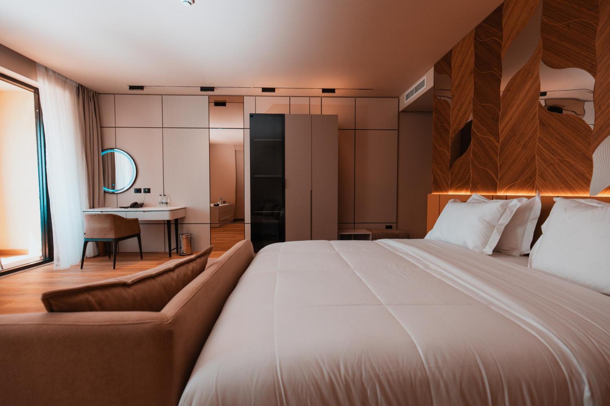 Royal G Deluxe Hotel Shkallnur Ngoại thất bức ảnh
