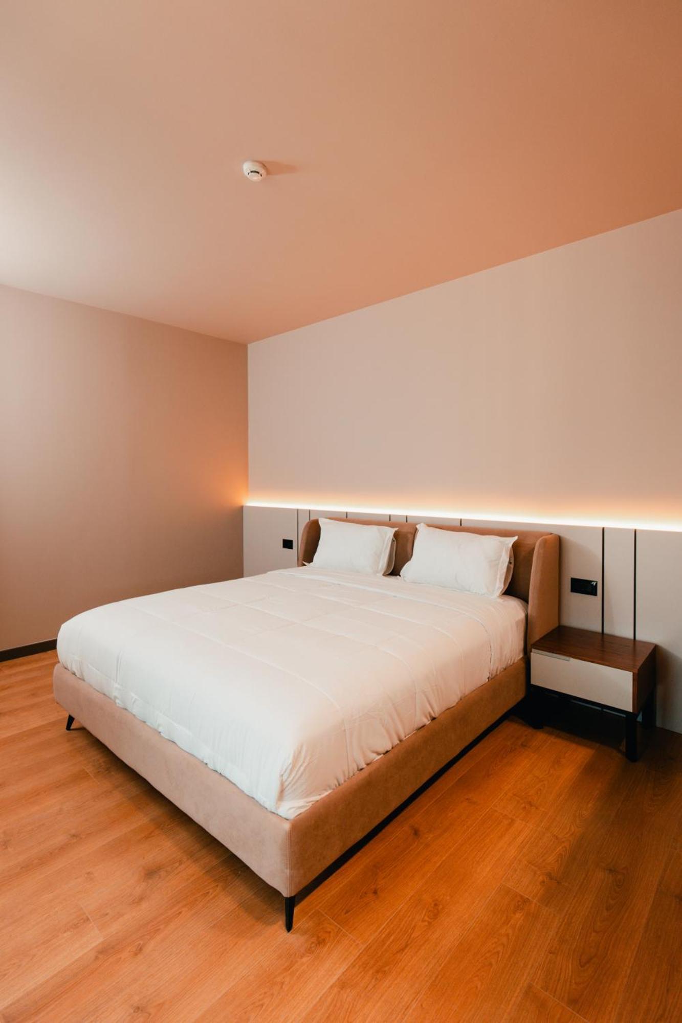 Royal G Deluxe Hotel Shkallnur Ngoại thất bức ảnh