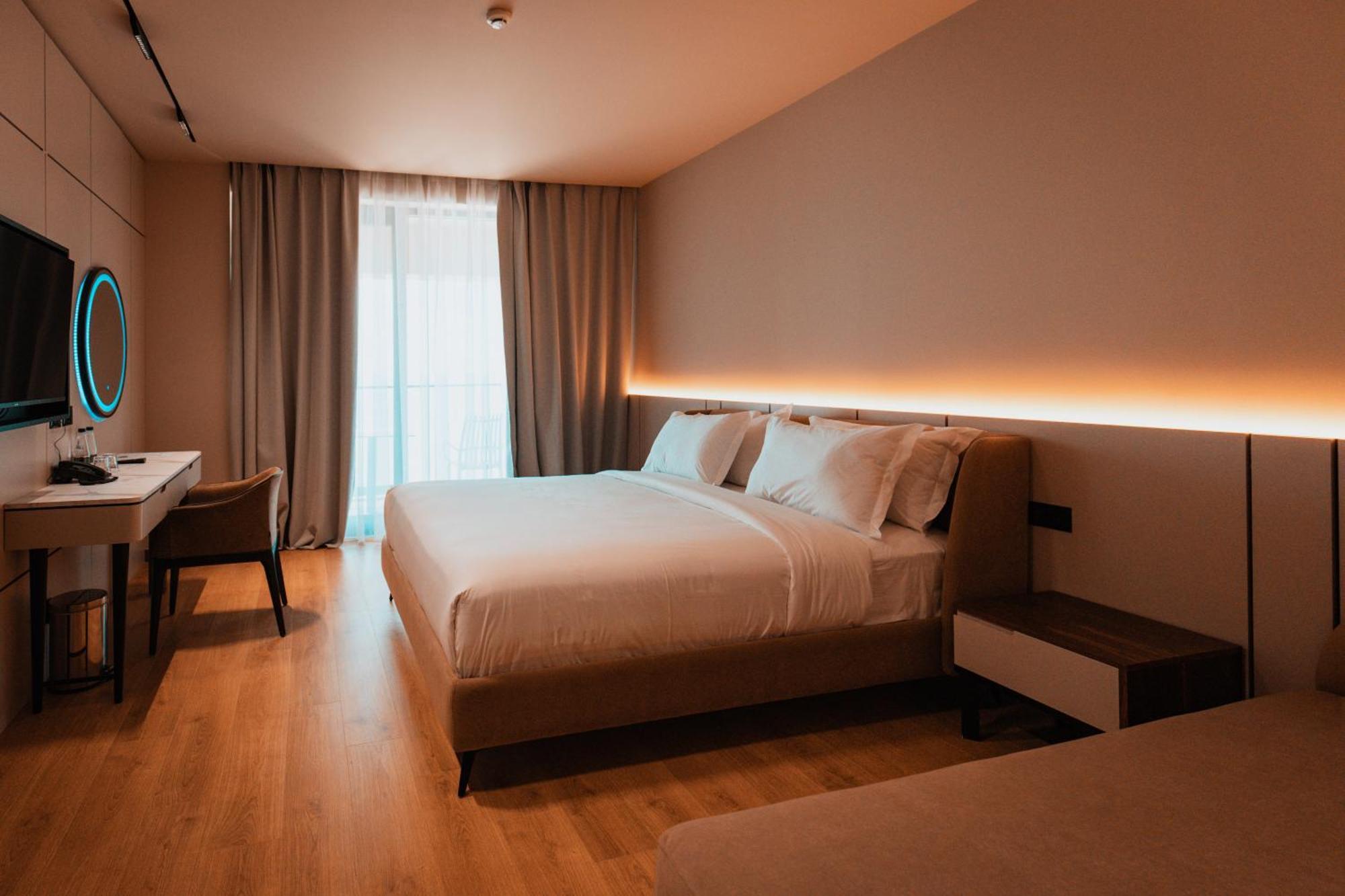 Royal G Deluxe Hotel Shkallnur Ngoại thất bức ảnh