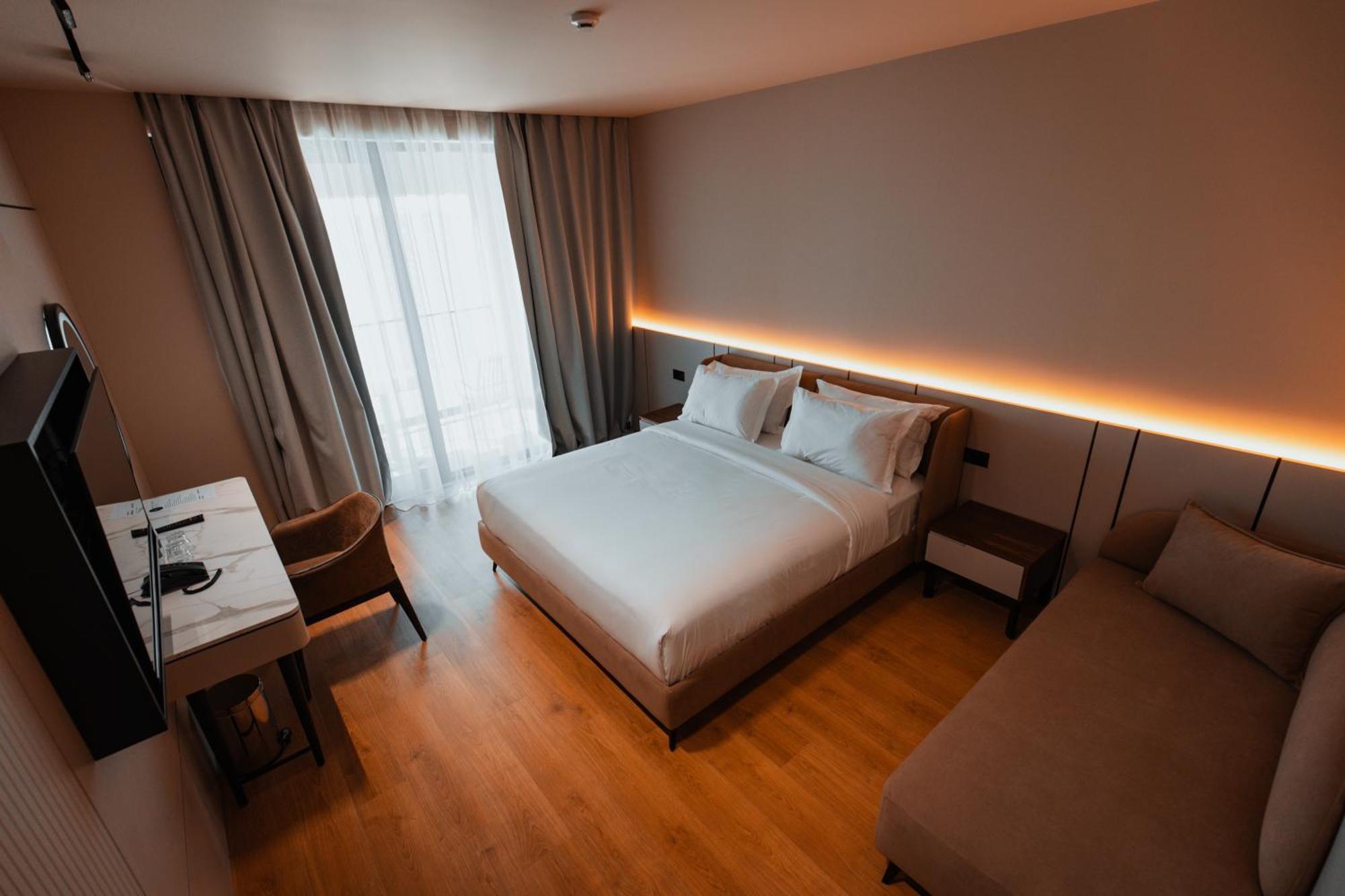 Royal G Deluxe Hotel Shkallnur Ngoại thất bức ảnh