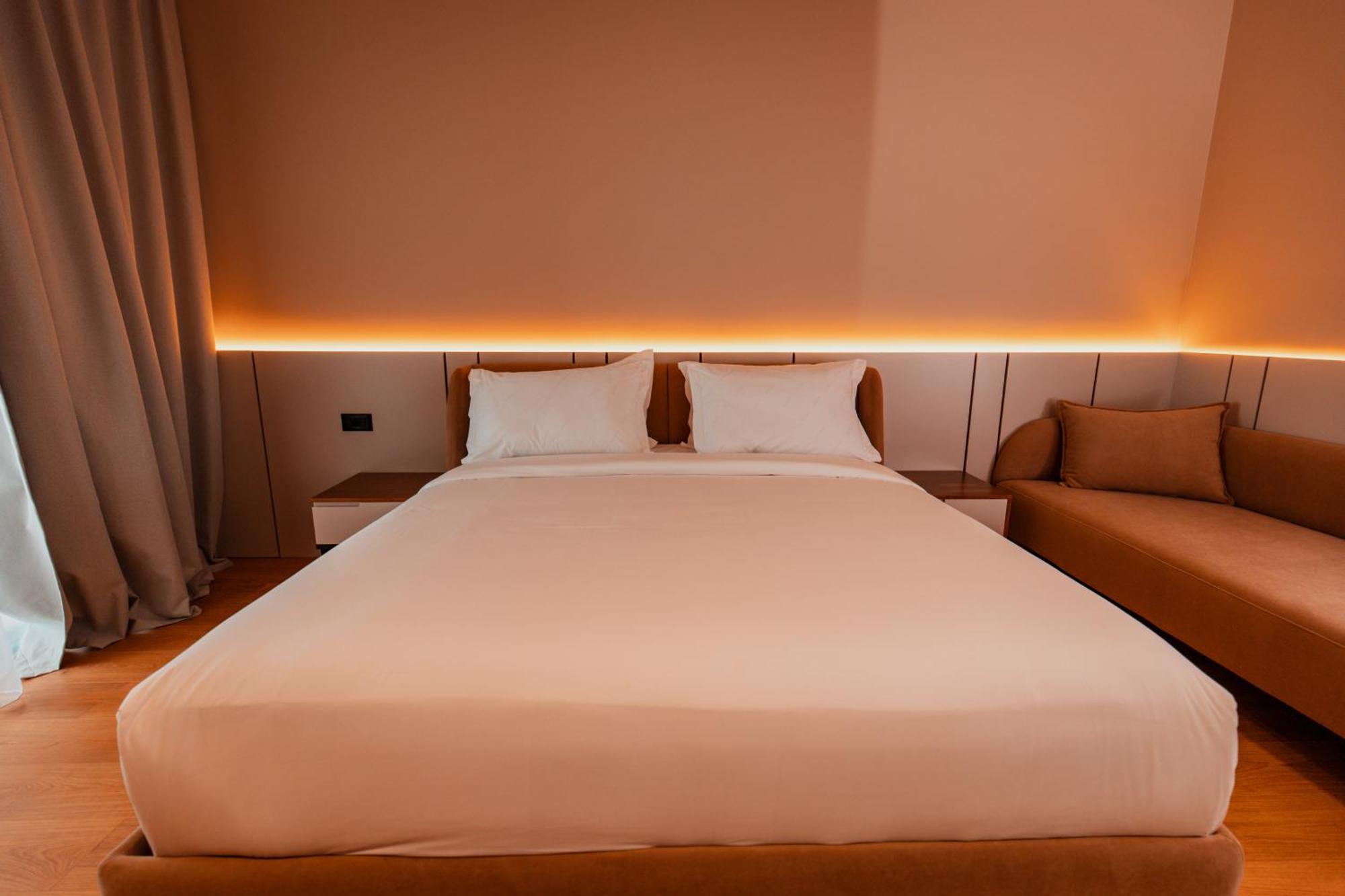 Royal G Deluxe Hotel Shkallnur Ngoại thất bức ảnh
