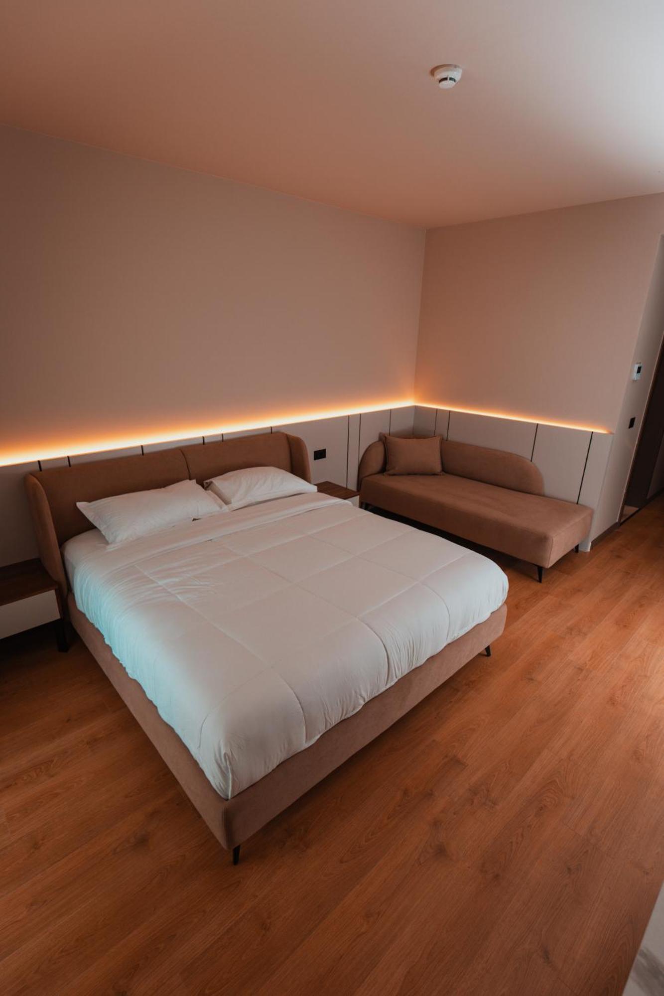 Royal G Deluxe Hotel Shkallnur Ngoại thất bức ảnh