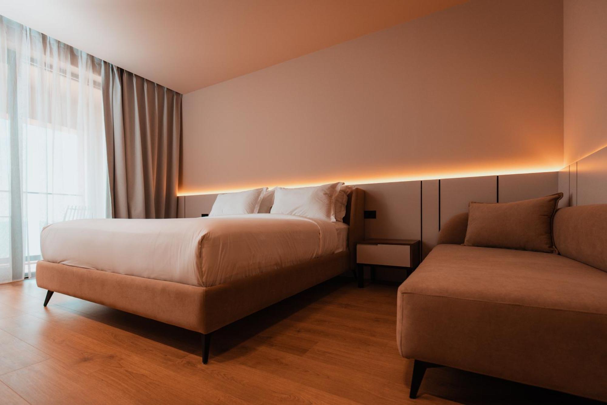 Royal G Deluxe Hotel Shkallnur Ngoại thất bức ảnh