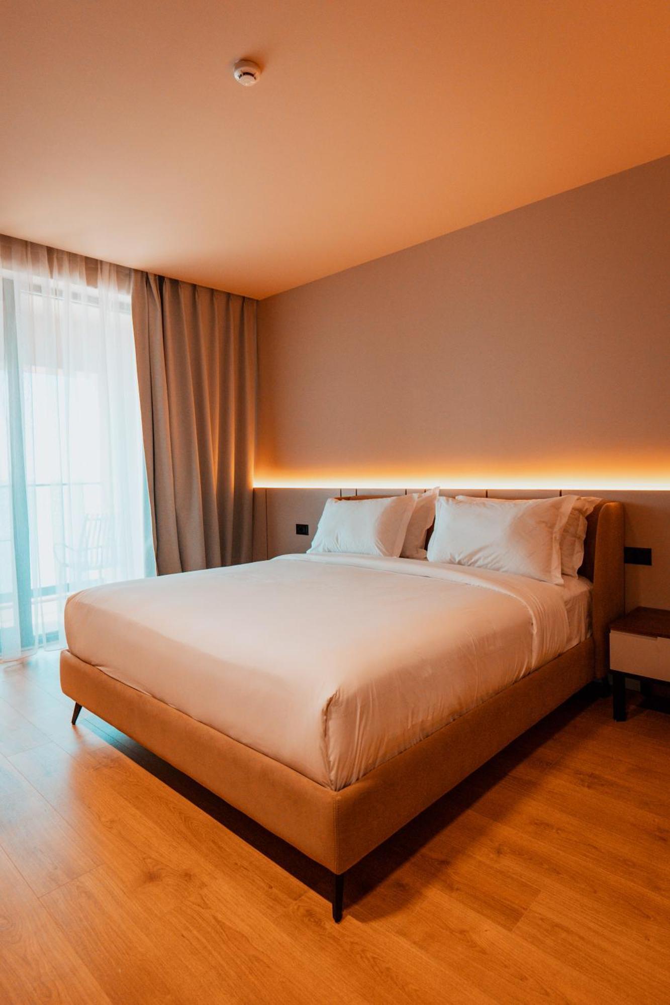 Royal G Deluxe Hotel Shkallnur Ngoại thất bức ảnh