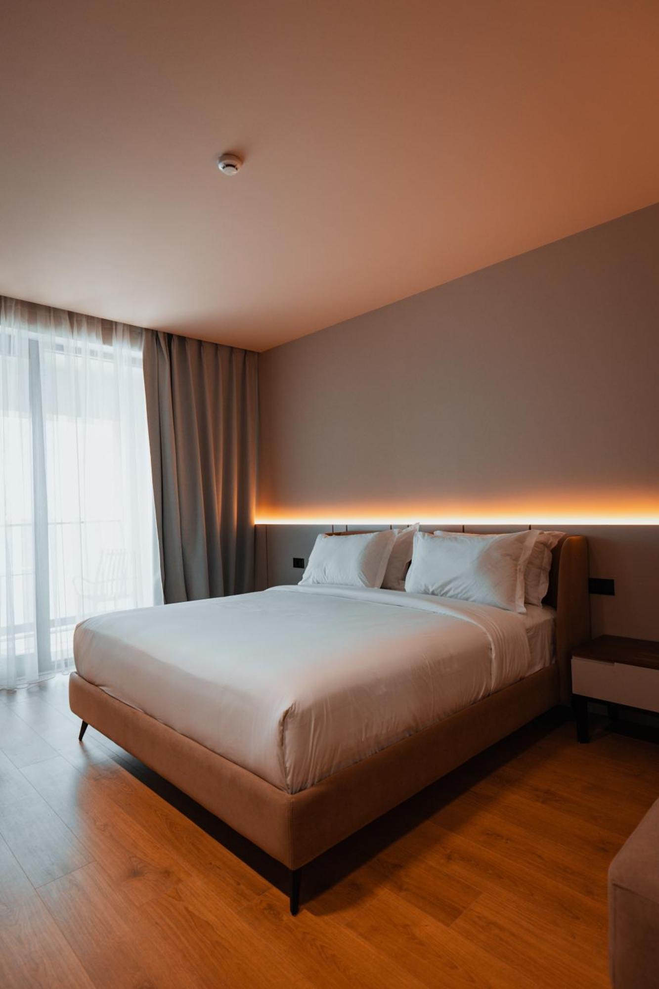 Royal G Deluxe Hotel Shkallnur Ngoại thất bức ảnh